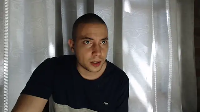 Snapshot of Armando_2002 chatting on November 17, 5:52 pm Armando 2002 online show from November 17, 5:52 pm