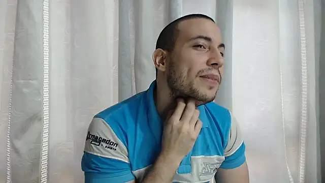 Snapshot of Armando_2002 chatting on November 25, 4:18 pm Armando 2002 online show from November 25, 4:18 pm