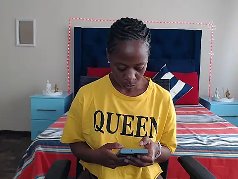 QUEENMANDYY online show from March 17, 6:28 am