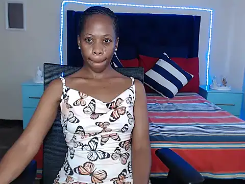 QUEENMANDYY online show from March 20, 3:39 pm