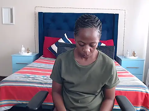 QUEENMANDYY online show from March 26, 5:46 am