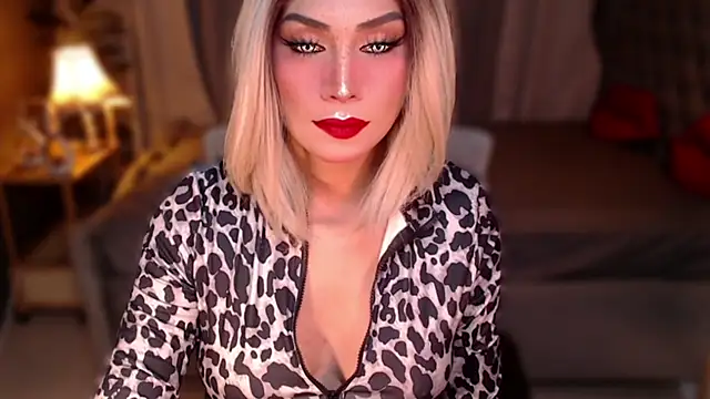 QUEEN GIAMOORE69 online show from June 24, 11:48 pm