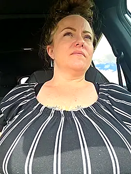 julimonroe online show from March 26, 8:03 pm