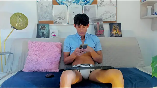 Snapshot of logan_thomas chatting on June 29, 6:19 pm logan thomas online show from June 29, 6:19 pm