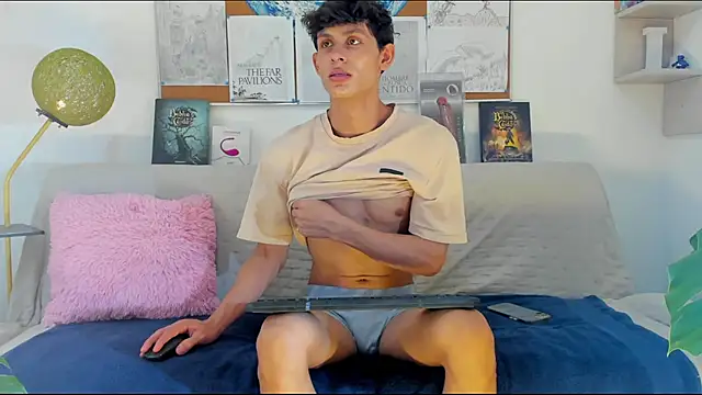 Snapshot of logan_thomas chatting on July 2, 7:42 pm logan thomas online show from July 2, 7:42 pm