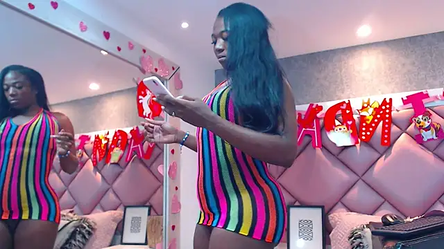 Snapshot of DanielaDuff chatting on October 11, 7:56 pm DanielaDuff online show from October 11, 7:56 pm