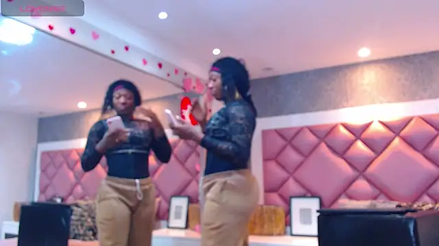 Snapshot of DanielaDuff chatting on October 30, 7:36 pm DanielaDuff online show from October 30, 7:36 pm