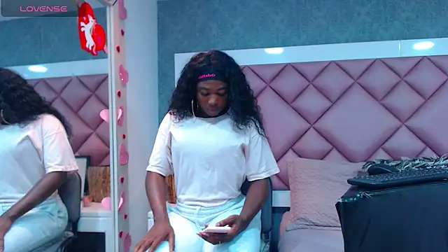 Snapshot of DanielaDuff chatting on November 1, 5:48 pm DanielaDuff online show from November 1, 5:48 pm