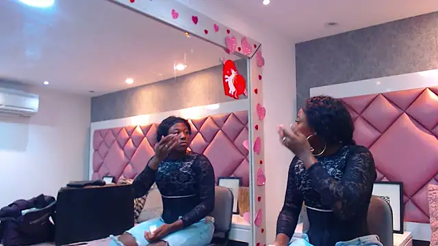 Snapshot of DanielaDuff chatting on November 9, 7:56 pm DanielaDuff online show from November 9, 7:56 pm