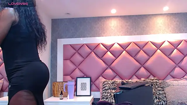 Snapshot of DanielaDuff chatting on November 19, 9:26 pm DanielaDuff online show from November 19, 9:26 pm