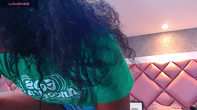 Snapshot of DanielaDuff chatting on November 21, 7:45 pm DanielaDuff online show from November 21, 7:45 pm