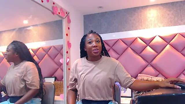 Snapshot of DanielaDuff chatting on February 14, 7:32 pm DanielaDuff online show from February 14, 7:32 pm