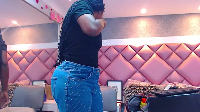 Snapshot of DanielaDuff chatting on February 15, 7:54 pm DanielaDuff online show from February 15, 7:54 pm