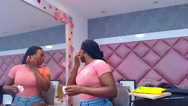 Snapshot of DanielaDuff chatting on February 17, 7:53 pm DanielaDuff online show from February 17, 7:53 pm