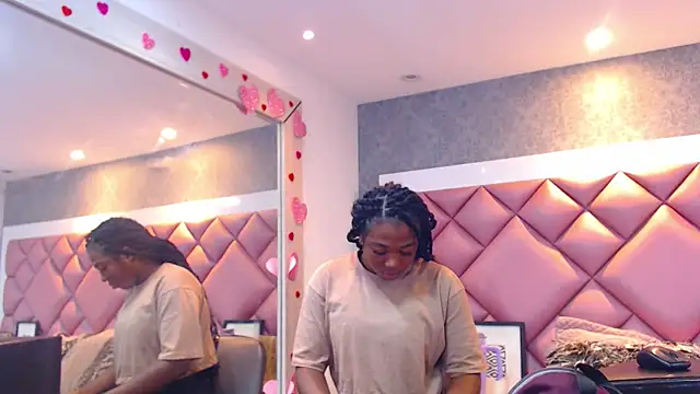 Snapshot of DanielaDuff chatting on February 18, 7:32 pm DanielaDuff online show from February 18, 7:32 pm