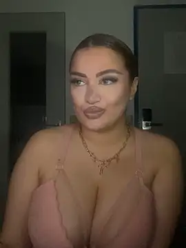 Snapshot of EmiliaPetrova chatting on February 21, 8:27 pm EmiliaPetrova online show from February 21, 8:27 pm