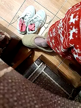 Snapshot of feet_toes chatting on February 19, 5:27 am feet toes online show from February 19, 5:27 am