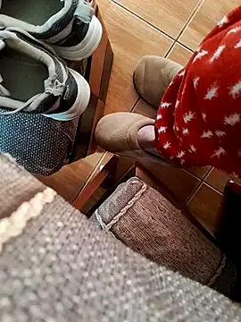 Snapshot of feet_toes chatting on March 14, 5:27 am feet toes online show from March 14, 5:27 am