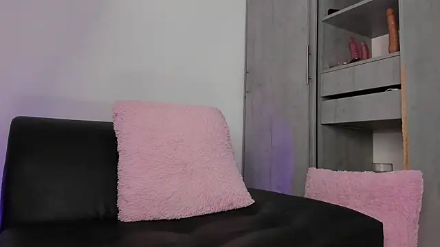 sofiaa snoww online show from February 10, 12:37 am