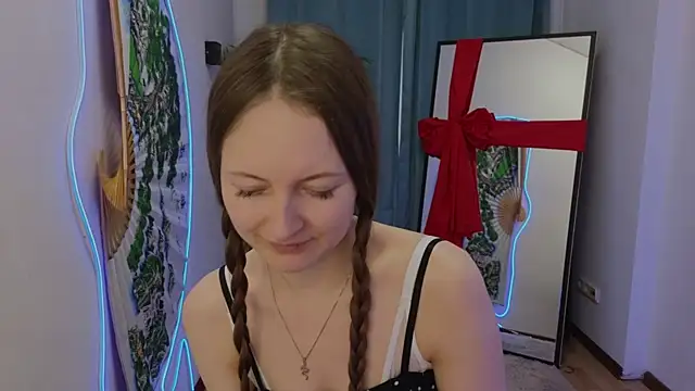 Snapshot of freya_nilsson chatting on January 23, 12:30 pm freya nilsson online show from January 23, 12:30 pm