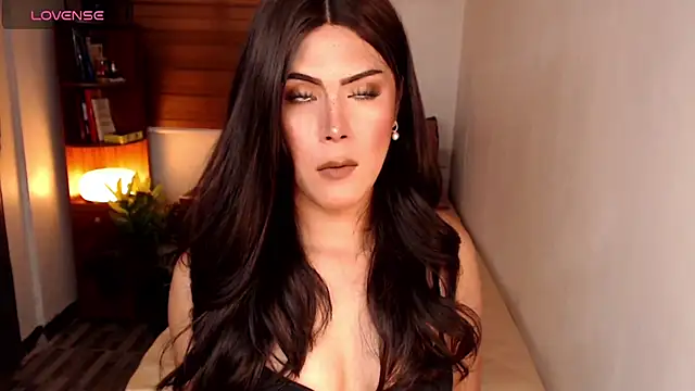 SweetieZeveey  online show from May 19, 2:40 am