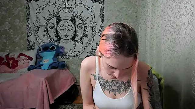 Cutie Adelia online show from February 14, 1:18 pm