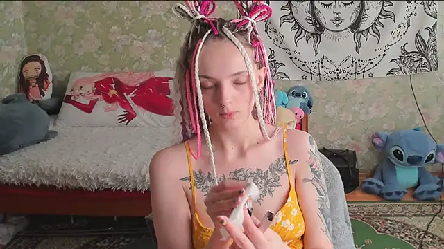 Cutie Adelia online show from June 12, 9:41 am
