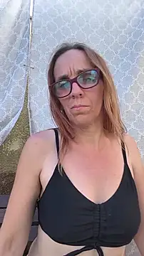 Snapshot of Dettybitch40 chatting on July 1, 1:02 pm Dettybitch40 online show from July 1, 1:02 pm
