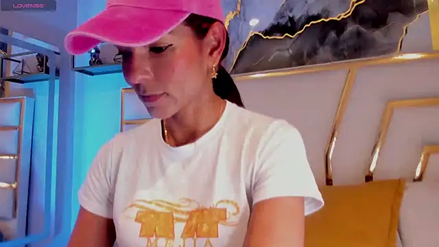 HannaPetit online show from April 7, 7:03 pm