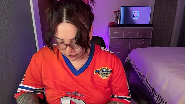 nativepumpkin95 online show from April 10, 2:17 am