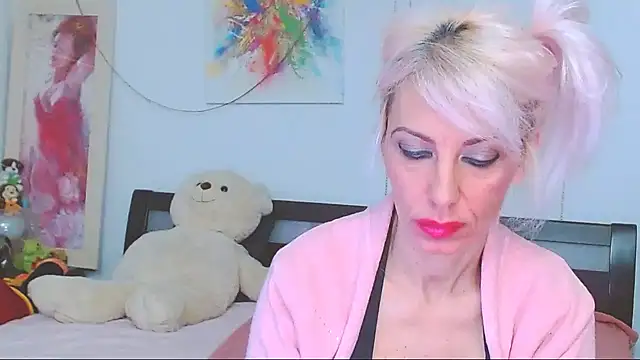 HoneyLara online show from December 13, 9:20 pm