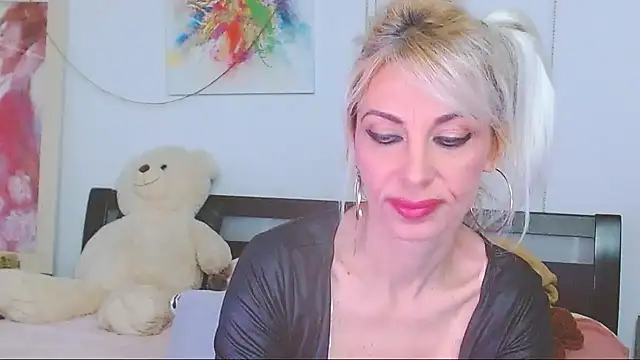 HoneyLara online show from April 18, 10:21 pm