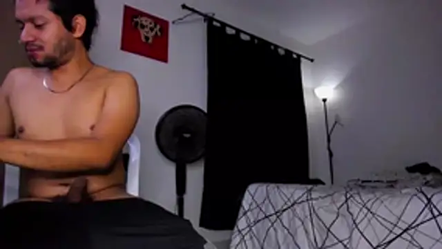 Cloudy pigDude online show from April 6, 4:46 am