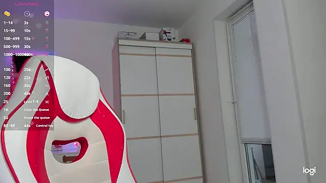 Snapshot of HotCarolineXO chatting on November 18, 12:31 pm HotCarolineXO online show from November 18, 12:31 pm