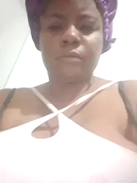 Snapshot of bigtitssxx chatting on July 16, 11:44 pm bigtitssxx online show from July 16, 11:44 pm