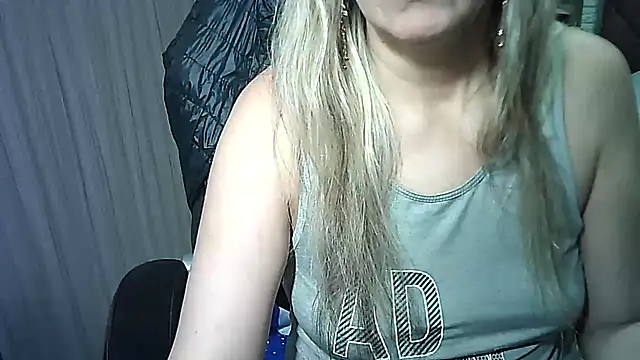Snapshot of DianaRouse chatting on March 16, 11:25 pm DianaRouse online show from March 16, 11:25 pm