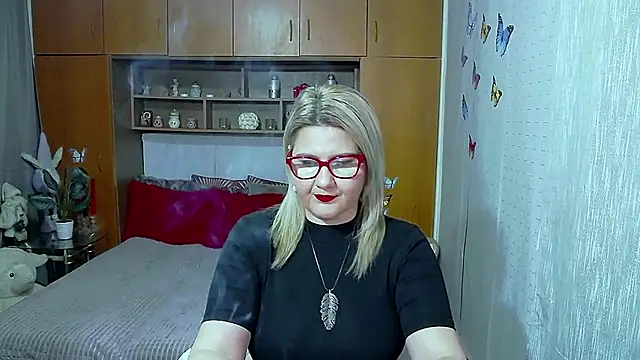 LucilleFenlys online show from April 5, 7:00 pm