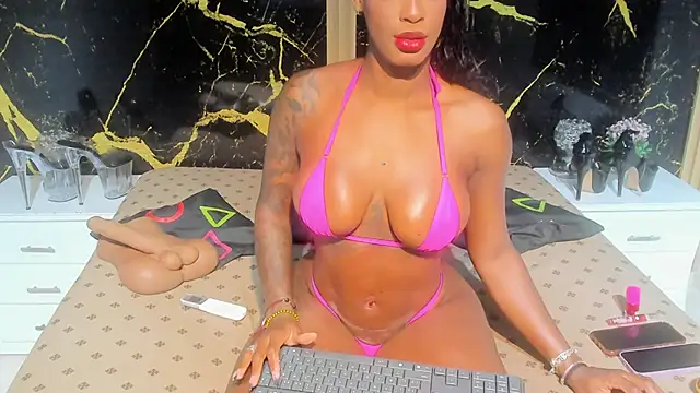 NahomyOwen online show from February 28, 12:28 pm