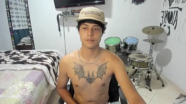 Snapshot of Zack_falcon chatting on July 18, 12:04 am Zack falcon online show from July 18, 12:04 am