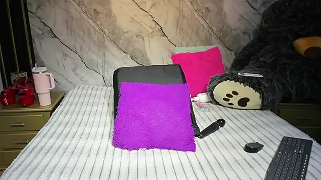 Niyirey1 online show from March 18, 2:42 pm