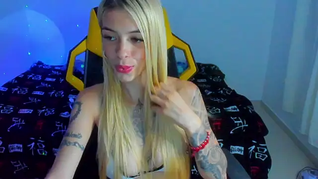 Snapshot of barbiee_05 chatting on May 19, 1:33 am barbiee 05 online show from May 19, 1:33 am
