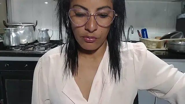 kateleyagrey online show from April 13, 7:52 pm