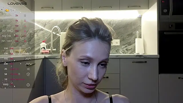 Alice Wonders online show from May 23, 7:40 pm