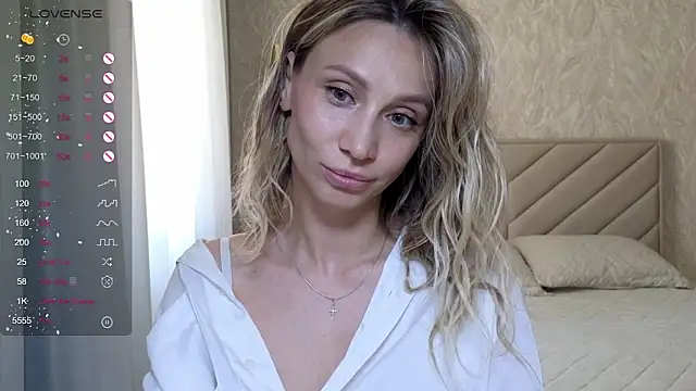 Snapshot of Alice_Wonders chatting on June 18, 9:47 am Alice Wonders online show from June 18, 9:47 am