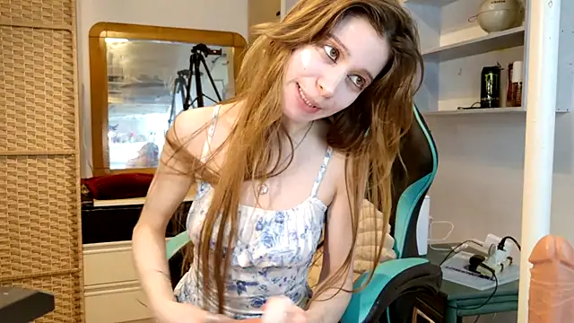 Snapshot of Miaelis chatting on April 24, 4:09 pm Miaelis online show from April 24, 4:09 pm