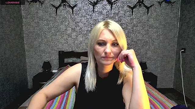 annagreeneyess online show from May 24, 11:04 am