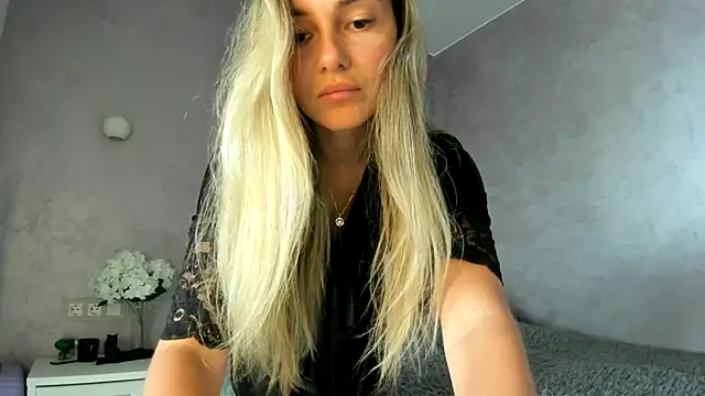 Snapshot of _DarkRose_ chatting on April 29, 10:52 am DarkRose online show from April 29, 10:52 am