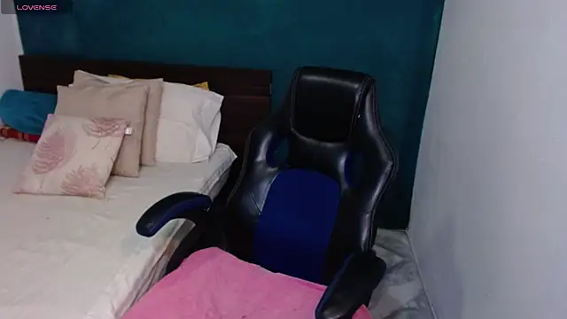 scaelettdubois online show from February 8, 10:35 pm