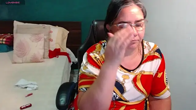Snapshot of scaelettdubois chatting on June 29, 11:49 pm scaelettdubois online show from June 29, 11:49 pm
