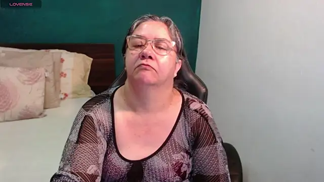 Snapshot of scaelettdubois chatting on July 14, 6:29 am scaelettdubois online show from July 14, 6:29 am